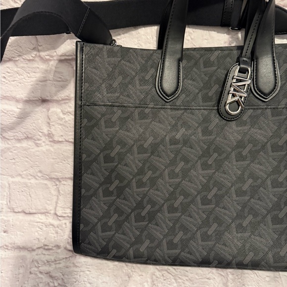 Michael Kors Gigi Large Empire Signature Logo Tote Bag. 15.5” by 11.75” by 5.25” - Picture 4 of 9